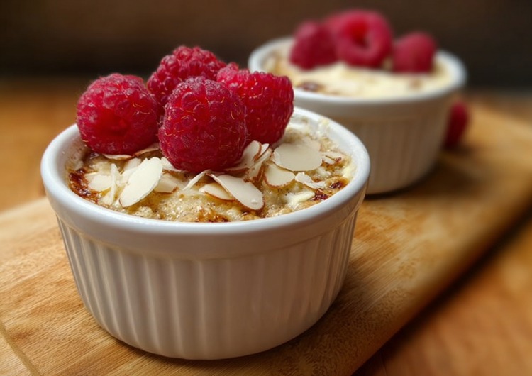 Baked oatmeal with white chocolate