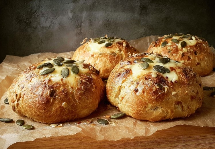 Protein buns with cheese