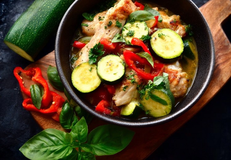 Куряче філе з овочами